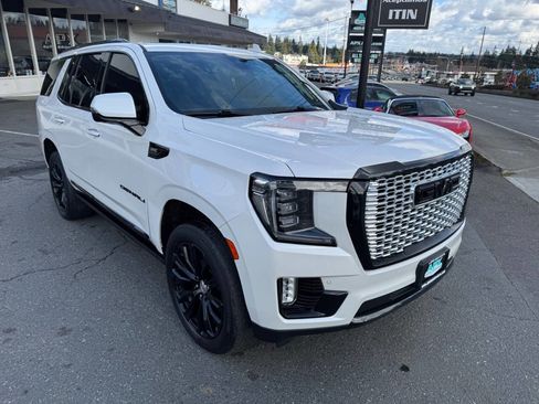 Used 2021 GMC Yukon Denali w/ Denali Premium Package image 11