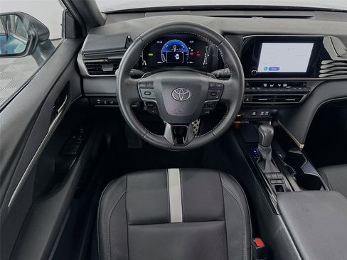Used 2025 Toyota Camry SE image 22