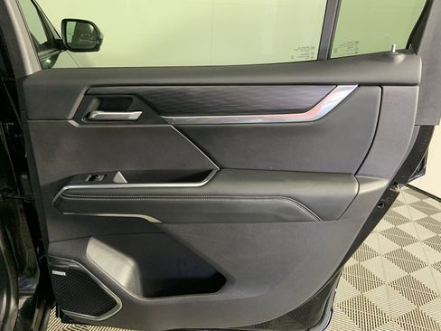 Used 2025 GMC Acadia Elevation image 24