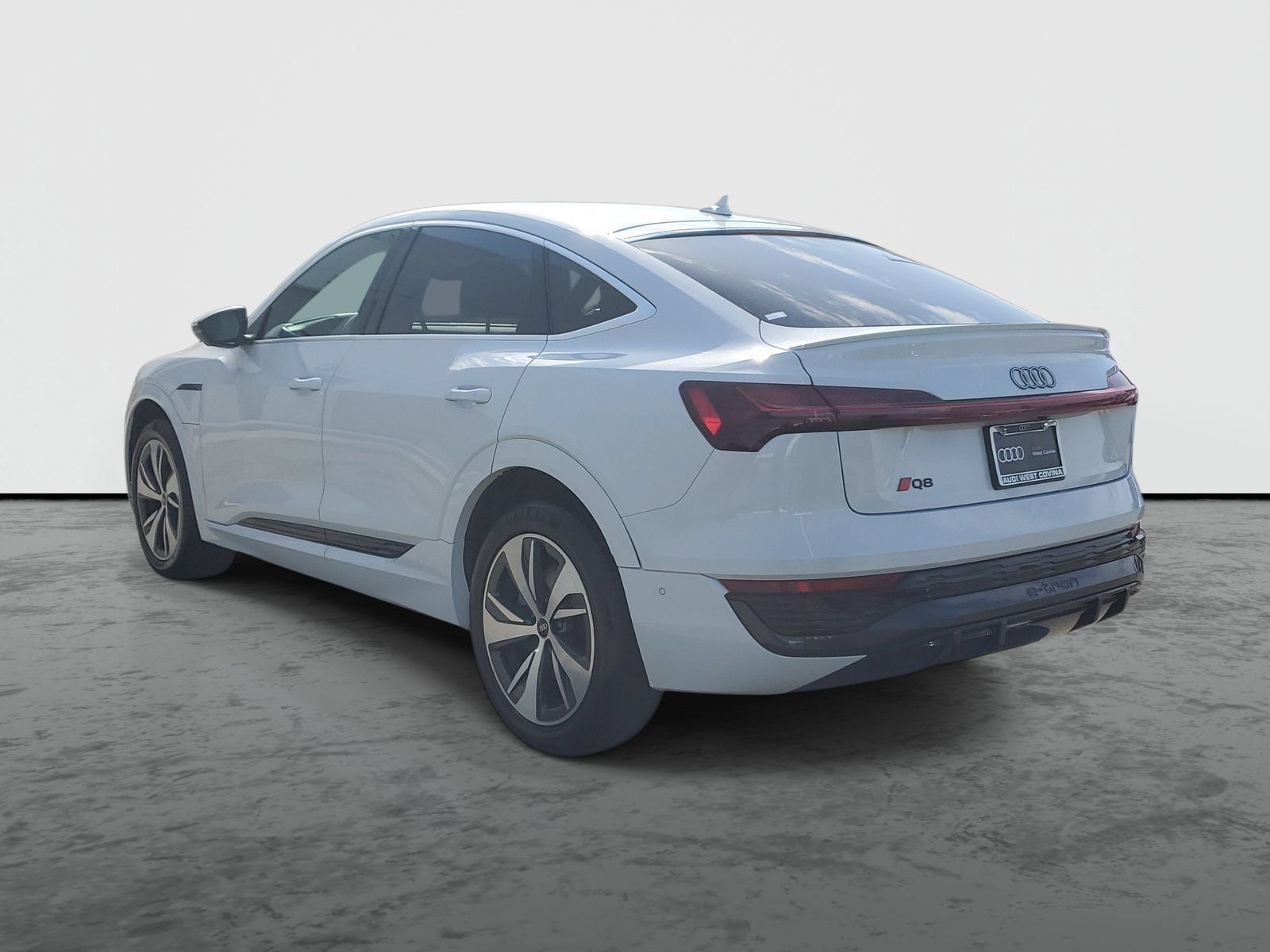 Used 2024 Audi Q8 e-tron Premium Plus w/ Premium Plus Package AWD/4WD image 3