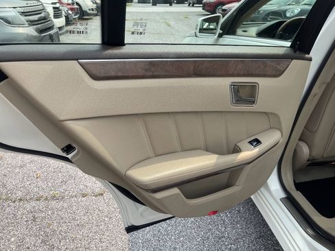 Used 2011 Mercedes-Benz E 350 4MATIC Sedan image 17