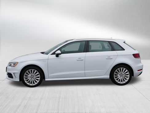 Used 2016 Audi A3 e-tron Premium Plus w/ Premium Plus Package FWD image 4