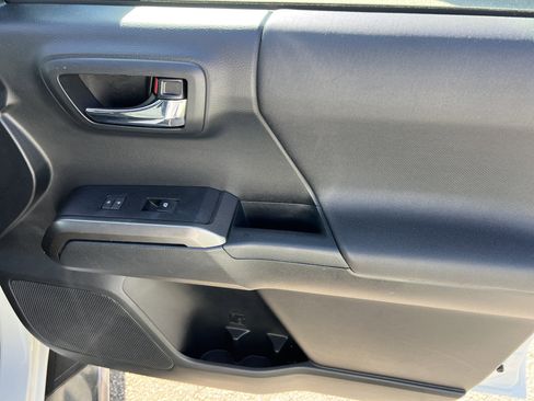 Used 2017 Toyota Tacoma TRD Sport w/ Tow Package image 25