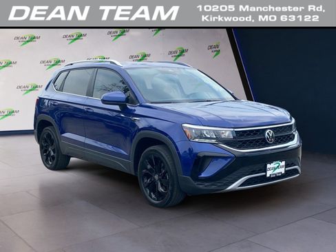 Used 2022 Volkswagen Taos SE w/ Panoramic Sunroof Package image 1