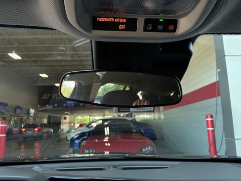 Used 2025 Chevrolet Trax LT FWD image 16