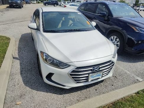 Used 2017 Hyundai Elantra SE FWD image 14