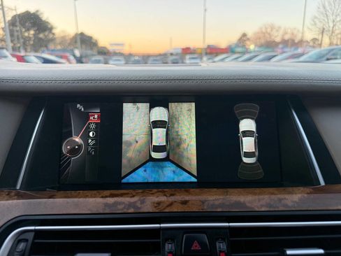 Used 2014 BMW 750i xDrive image 17