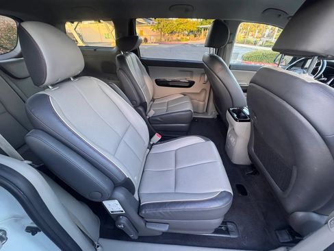 Used 2018 Kia Sedona SX FWD image 14
