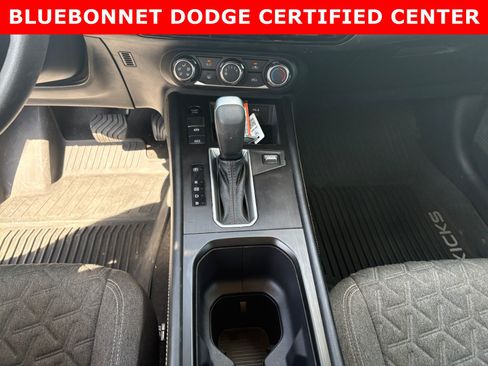 Used 2025 Nissan Kicks SV AWD/4WD image 18