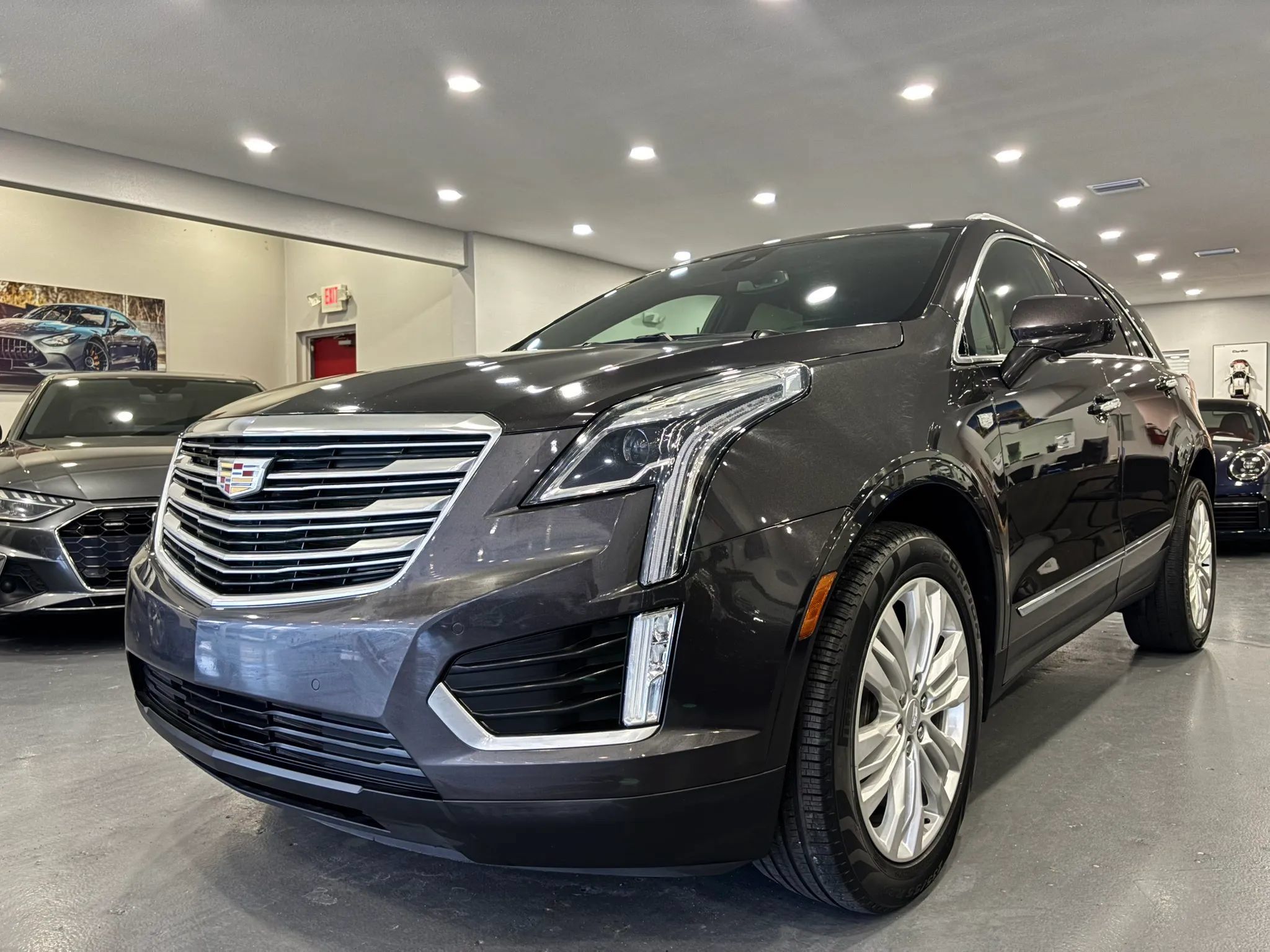 Used 2018 Cadillac XT5 Premium Luxury FWD image 3
