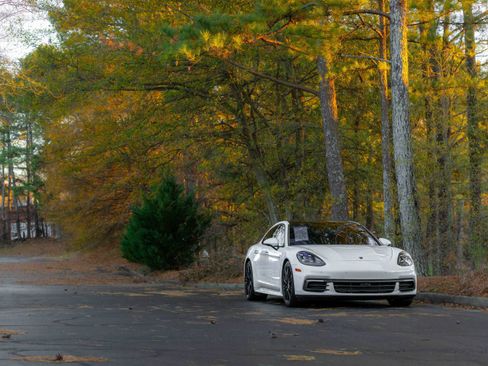 Used 2017 Porsche Panamera image 41