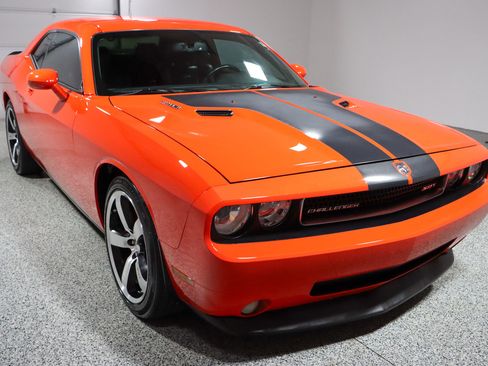 Used 2010 Dodge Challenger SRT8 image 5