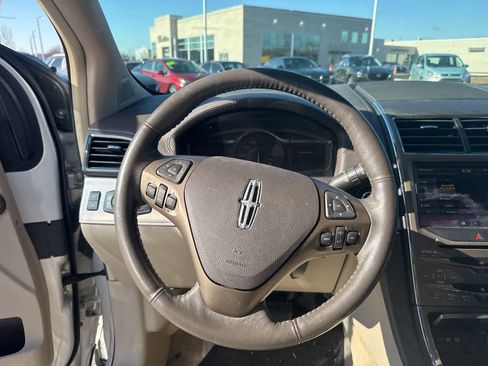 Used 2011 Lincoln MKX AWD image 19