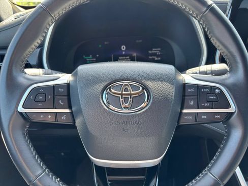 Used 2025 Toyota Highlander XSE AWD/4WD image 30