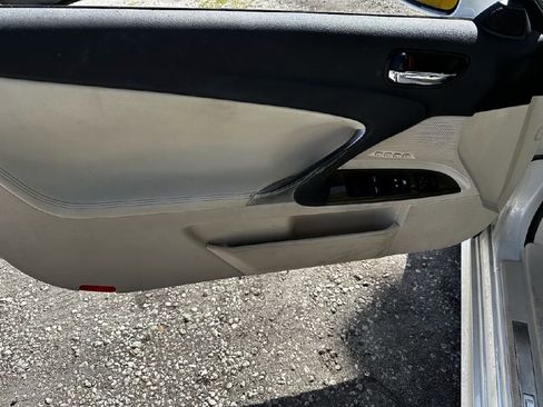 Used 2010 Lexus IS 350C image 11