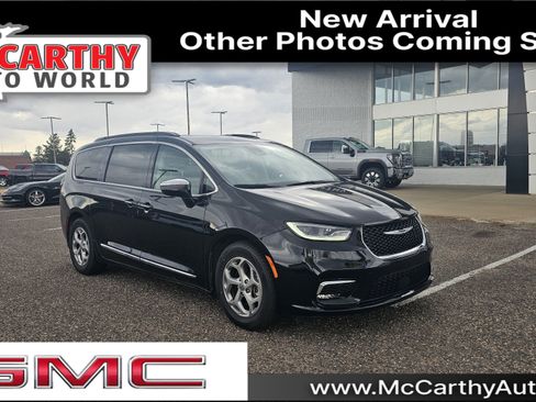 Used 2023 Chrysler Pacifica Limited FWD image 1