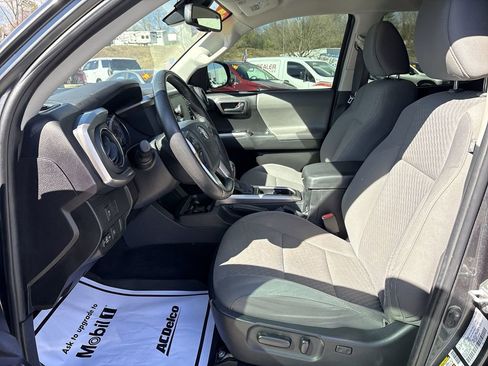 Used 2023 Toyota Tacoma SR5 w/ Technology Package image 21