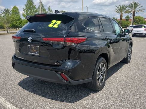 Used 2022 Toyota Highlander XLE FWD image 4