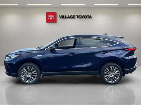 Certified 2023 Toyota Venza XLE AWD/4WD image 2