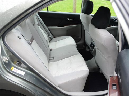 Used 2014 Toyota Camry XLE FWD image 16