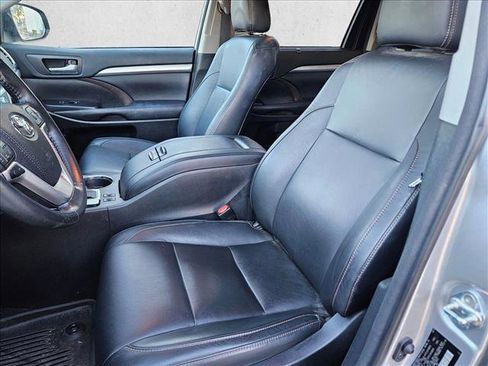 Used 2018 Toyota Highlander XLE image 16