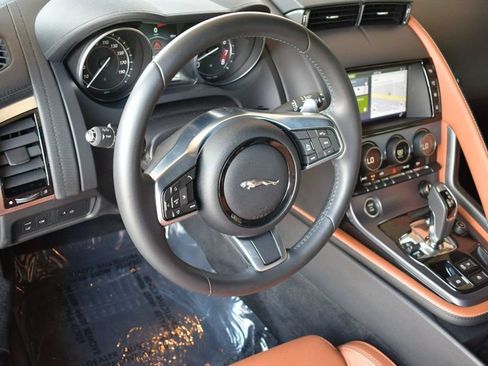 Used 2018 Jaguar F-TYPE Coupe RWD image 32
