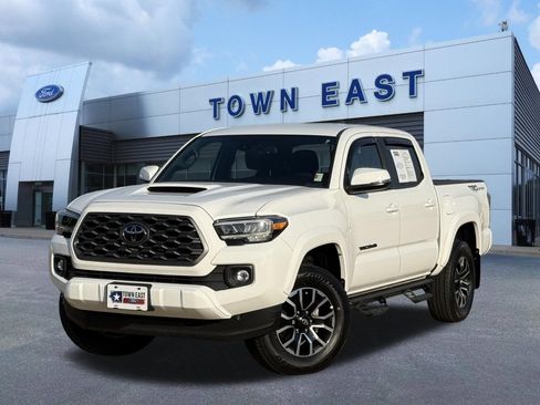 Used 2023 Toyota Tacoma TRD Sport w/ Technology Package RWD image 1