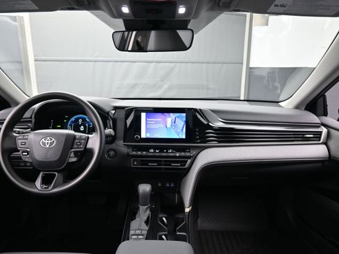 Used 2025 Toyota Camry LE w/ Convenience Package image 15