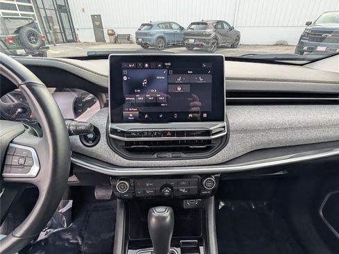 Used 2022 Jeep Compass Latitude image 18