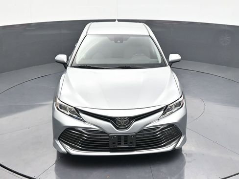 Used 2019 Toyota Camry LE FWD image 19