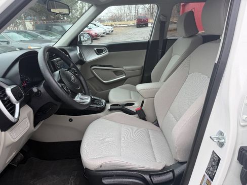 Used 2020 Kia Soul LX image 8