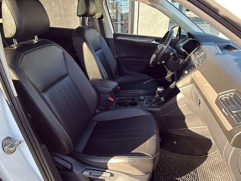 Used 2022 Volkswagen Tiguan SE w/ Panoramic Sunroof Package image 18