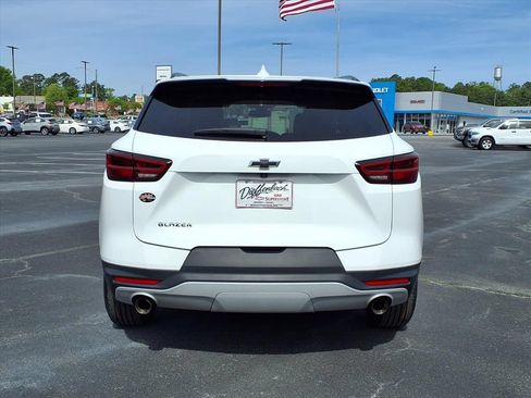 Used 2024 Chevrolet Blazer LT w/ Convenience Package FWD image 17