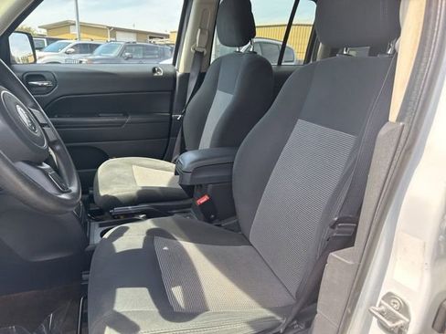 Used 2016 Jeep Patriot Sport w/ Power Value Group AWD/4WD image 19