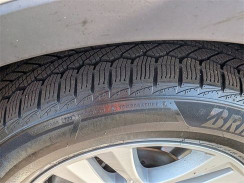 Used 2018 Ford Explorer XLT w/ Equipment Group 202A image 11