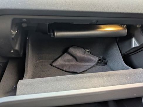 Used 2018 Volvo XC60 T6 R-Design w/ Convenience Package image 38