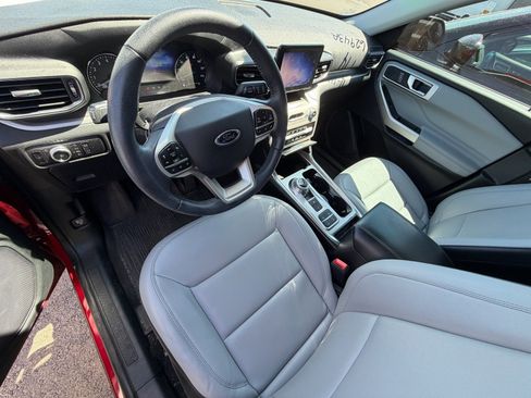 Used 2021 Ford Explorer XLT w/ Equipment Group 202A image 7