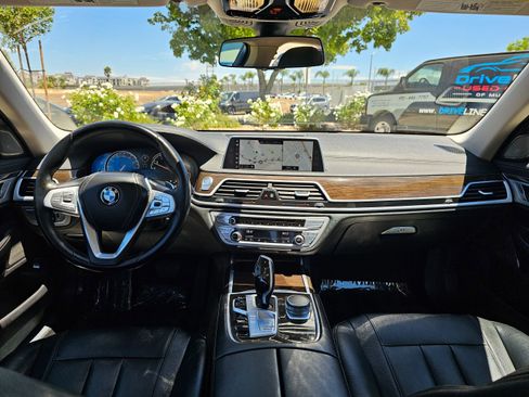 Used 2018 BMW 740i image 26