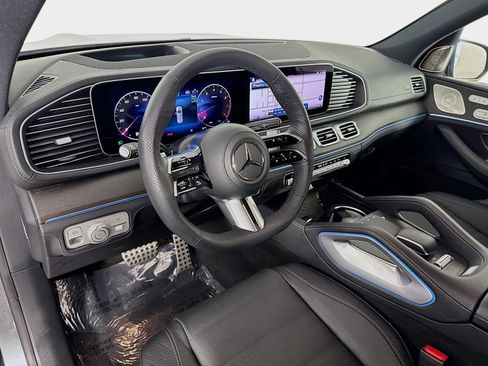 Used 2024 Mercedes-Benz GLS 450 4MATIC image 10