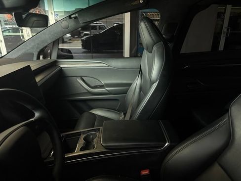 Used 2024 Tesla Model X AWD/4WD image 9