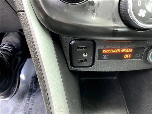 Used 2022 Chevrolet Trax LT w/ LT Convenience Package FWD image 25
