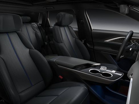 New 2025 Cadillac Lyriq Luxury AWD/4WD image 33