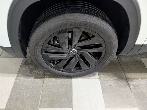 Used 2023 Volkswagen Atlas Cross Sport SE w/ Black Wheel Package AWD/4WD image 7