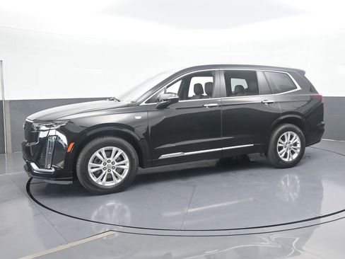 Used 2023 Cadillac XT6 Luxury image 2
