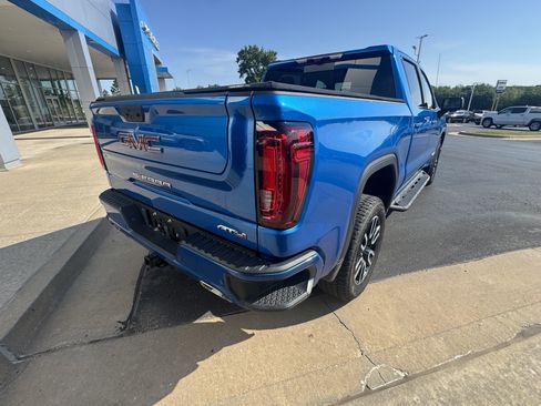 Used 2024 GMC Sierra 1500 AT4 w/ Technology Package AWD/4WD image 4