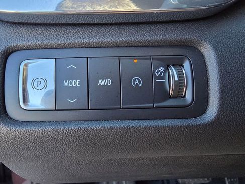 Used 2025 GMC Acadia Elevation image 13