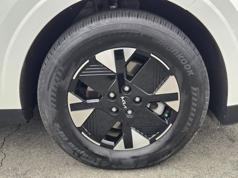 Certified 2025 Kia Carnival LXS image 9