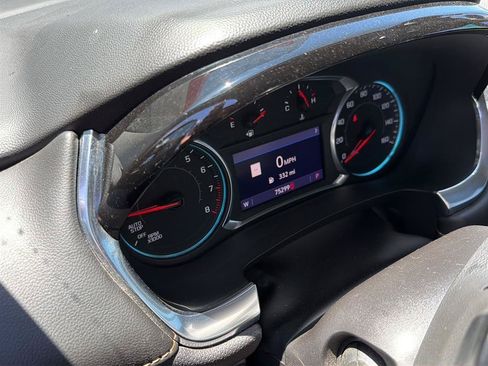 Used 2021 Chevrolet Traverse Premier FWD image 3