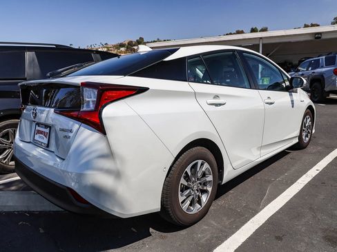 Certified 2021 Toyota Prius XLE w/ Advanced Technology Package FWD image 9