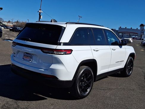 Used 2024 Jeep Grand Cherokee Altitude image 6